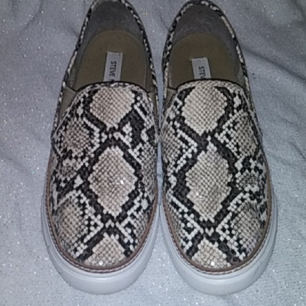 Steve Madden Women 9.5Snake Print Sneakers - Black and White